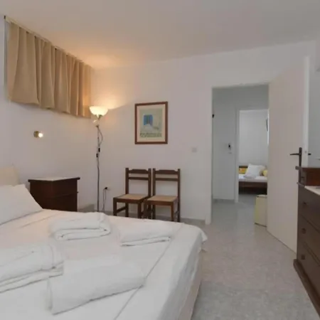 Beachfront Bocamviglies - Naoussa Bespoke View